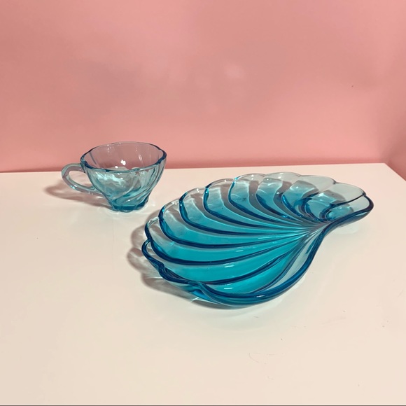 Vintage retro shell tray with matching teacup - Picture 3 of 5